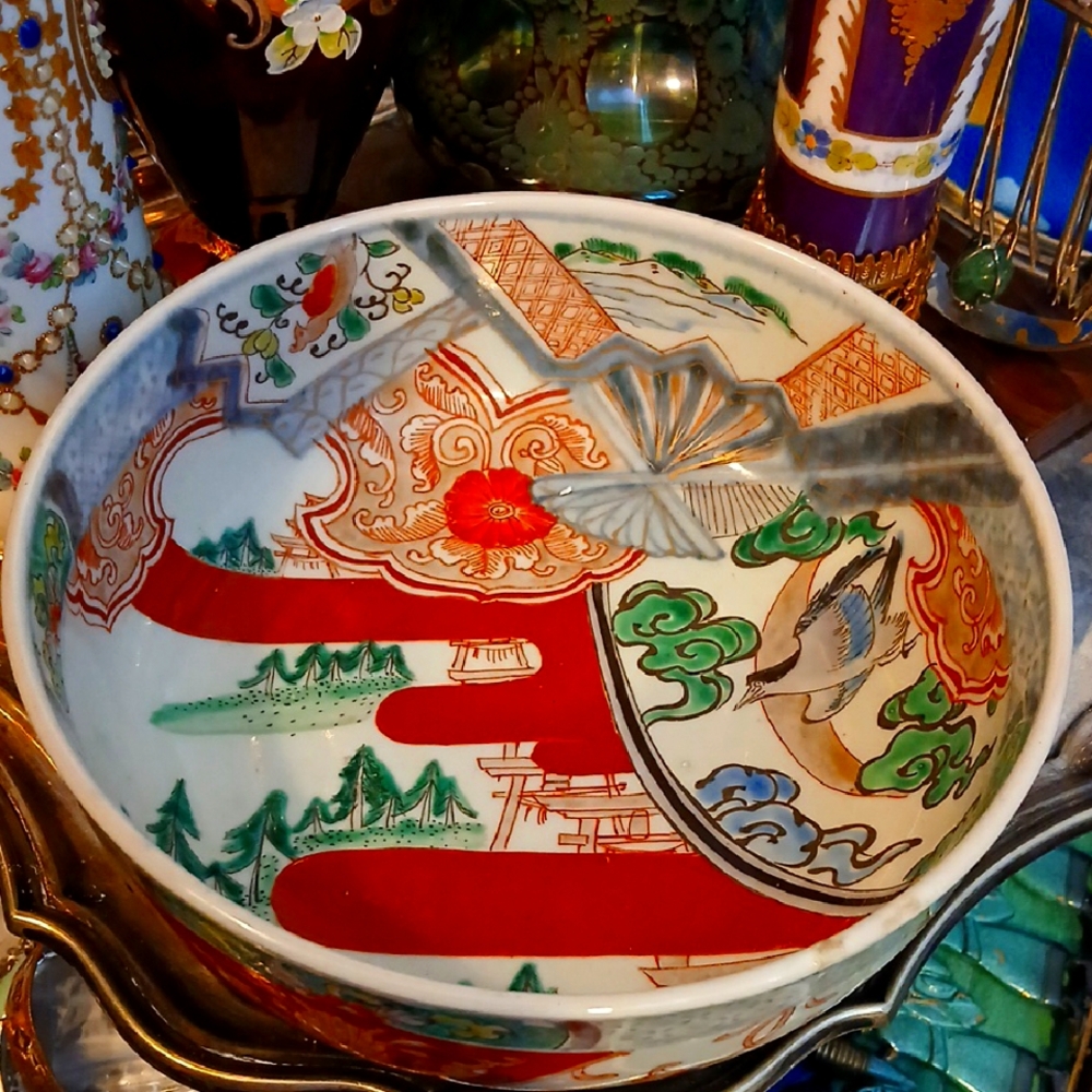 Colorful Ceramic IMARI Bowl with Red and Green Accents